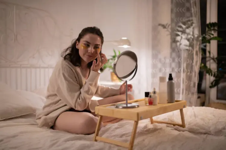 Ini Urutan Skincare Malam untuk Kulit Glowing dan Lebih Sehat