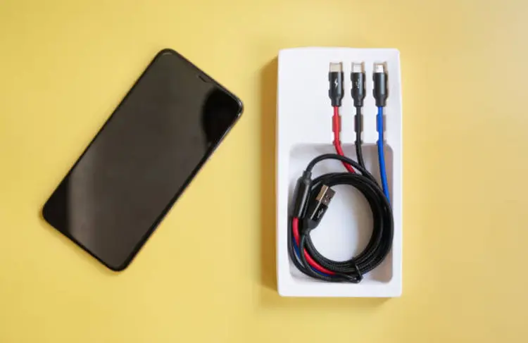 Kelebihan dan Kekurangan Menggunakan Kabel Data 3-in-1 yang Perlu Kamu Tahu