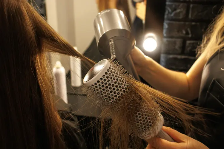 Lebih Cepat, Lebih Praktis! Ini Rahasia Rambut Indah Tanpa Ribet dengan Catokan 2in1