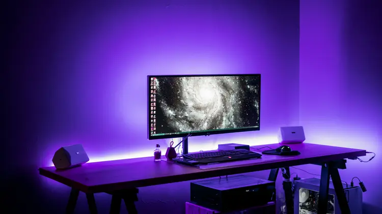 Setup Keren Bukan Cuma dari PC, Tapi Meja Juga Penting