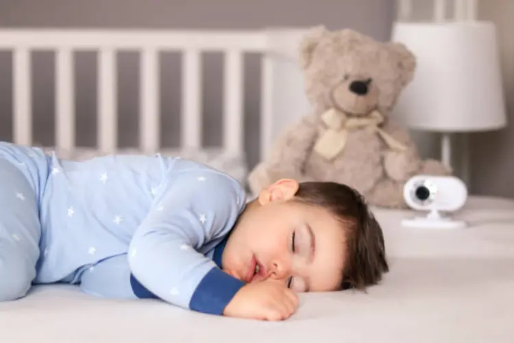 7 Tips Memilih Baju Piyama Bayi yang Nyaman dan Aman untuk Tidur Nyenyak