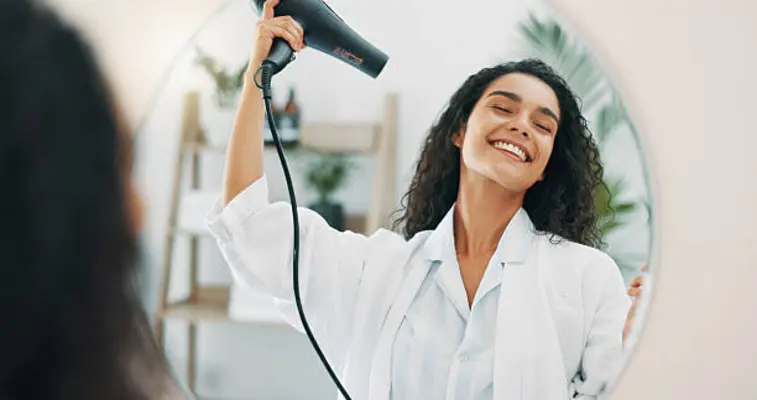 5 Cara Mengeringkan Rambut yang Sehat Untuk Kulit Kepala