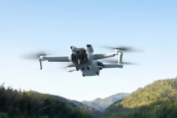 Jelajahi Langit dengan DJI Mini 3, Pengalaman Menerbangkan Drone yang Tak Terlupakan