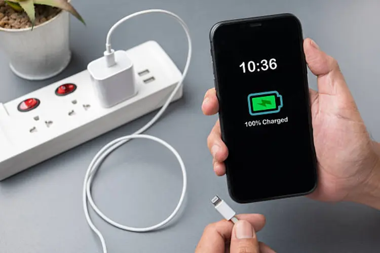 Apakah Kepala Charger Bisa Bikin HP Rusak Ini Penjelasannya