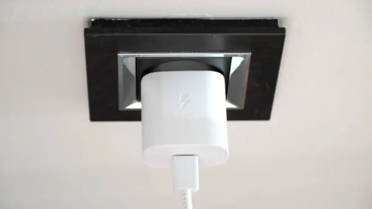 Adaptor Tenang untuk Baterai Awet, Pilihan Daya yang Cocok Buat Kamu