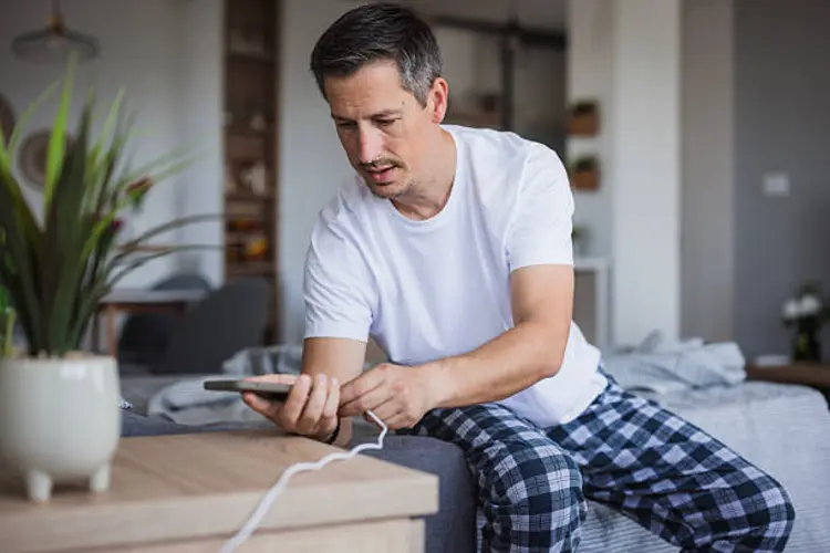 Kenapa Charger HP Cepat Rusak? Ini 5 Kesalahan yang Sering Kamu Lakukan