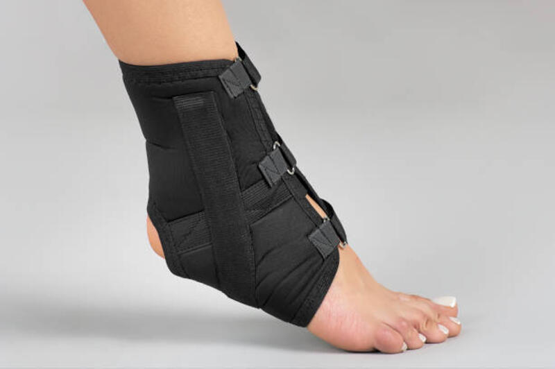dukungan ortopedi untuk pergelangan kaki - ankle support potret stok, foto, &amp; gambar bebas royalti
