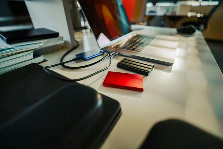 Bosen Bawa Harddisk Berat? Ini Cara Bikin SSD Portable Sendiri