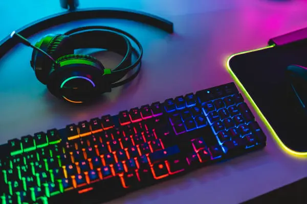 Benarkah Keyboard RGB Bisa Bikin Pusing? Ini Mitos dan Faktanya