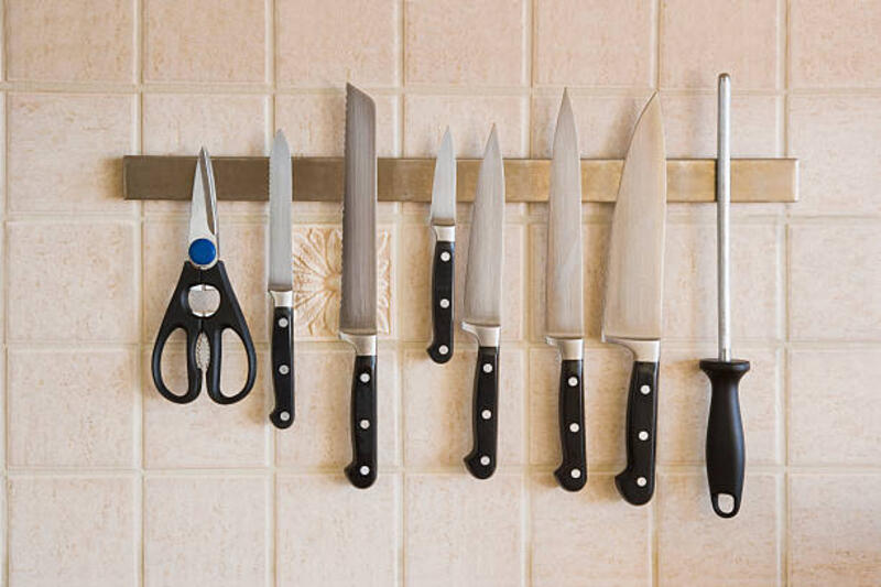 pisau-dapur-bermagnet-di-backsplash.jpg (612×408)