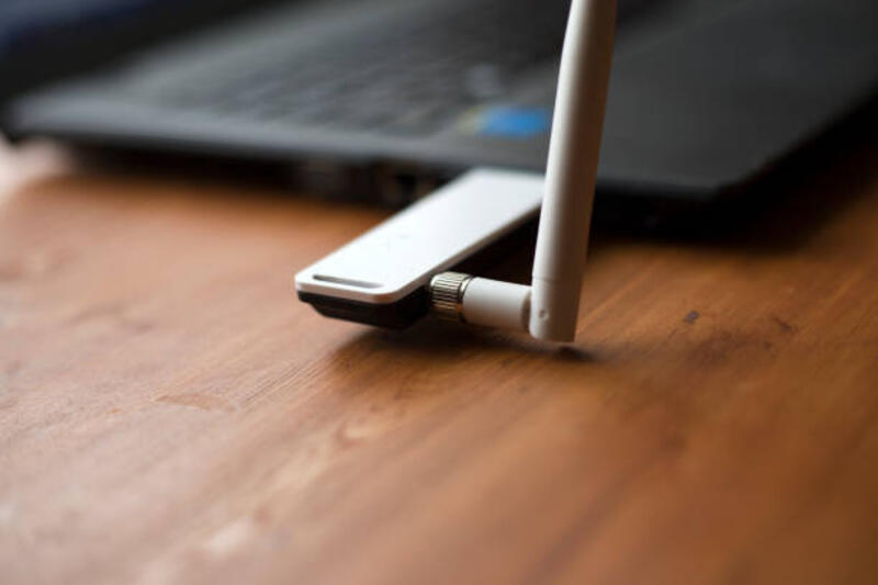 router-opsional-yang-dapat-dilepas-untuk-meningkatkan-sinyal-pada-laptop.jpg (612×408)