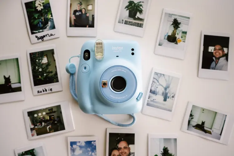 4 Jurus Rahasia Agar Foto Polaroid Instax Nggak Gelap atau Blur
