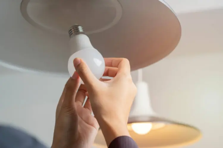 5 Kesalahan Umum Saat Memasang Lampu Bohlam LED di Rumah