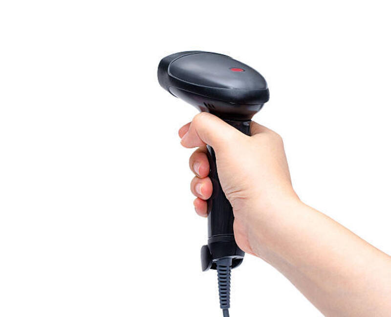 pemindai barcode di tangan wanita - barcode scanner potret stok, foto, & gambar bebas royalti