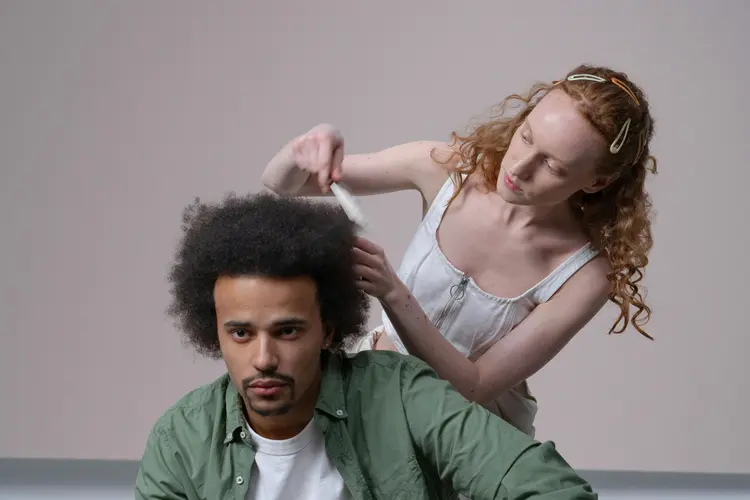 Capek Sama Kutu Rambut? Coba Sisir Elektrik GOTO Vacuum V-Comb