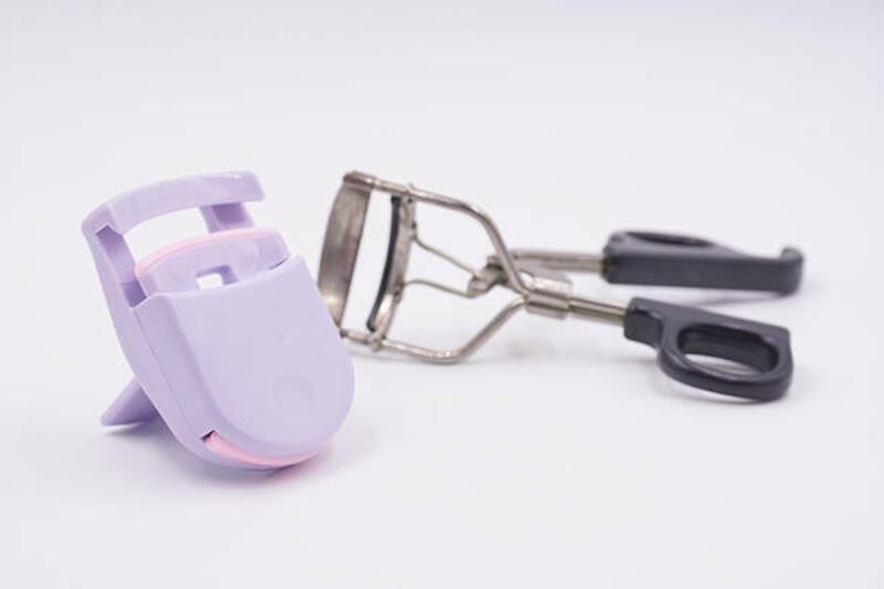 small-purple-compact-eyelash-curler.jpg (612×408)