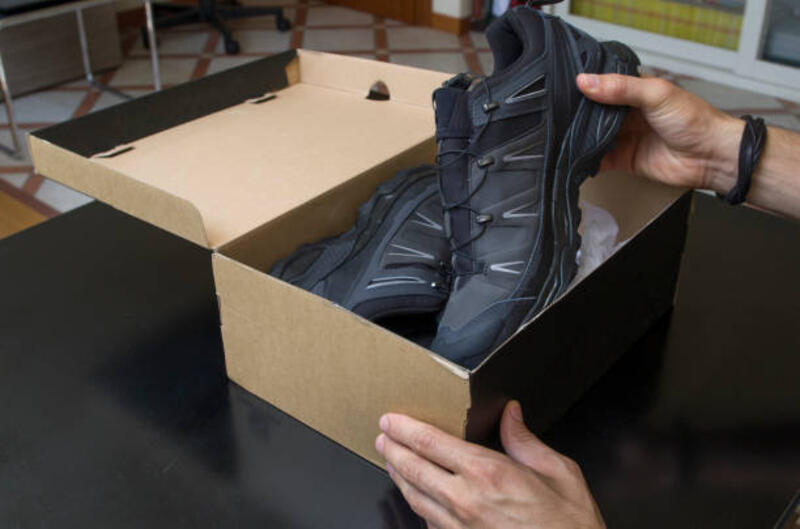 Unboxing my new pair of trekking shoes Unboxing my online order, a new pair of trekking sho salomon shoes stock pictures, royalty-free photos &amp; images