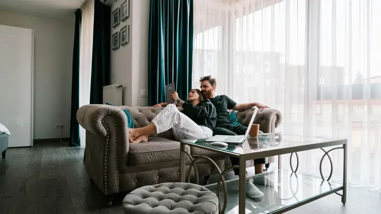 Sofa Minimalis untuk Hunian Modern: Kenyamanan dan Gaya dalam Satu Furnitur
