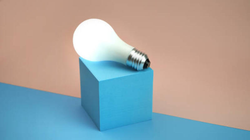 light-bulb-on-podium-energy-concept-photo.jpg (612×344)