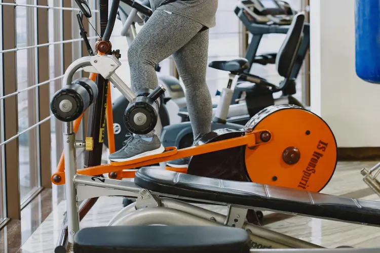 Solusi Mager No.1: Olahraga 5 Jam Sehari Tanpa Berdiri dengan Mini Elliptical!