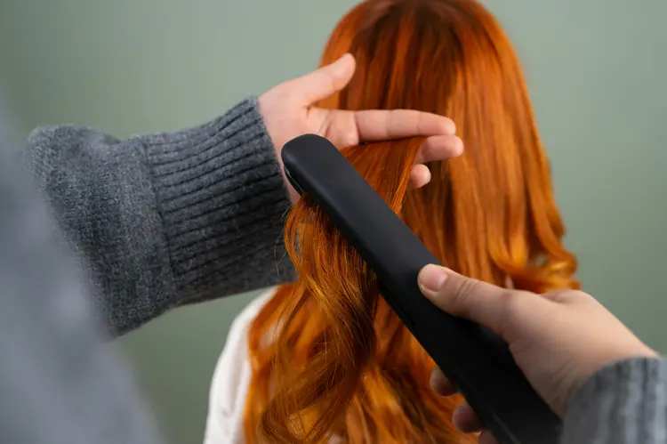 Catokan Lurus untuk Rambut Gelombang? Intip Triknya di Sini!