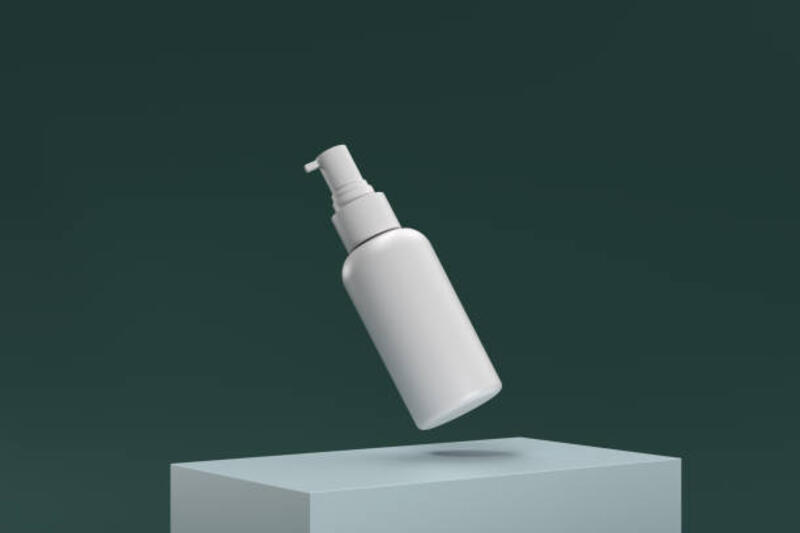 sebotol cairan putih mengambang di udara di atas permukaan hijau - bottle spray and shoes potret stok, foto, & gambar bebas royalti