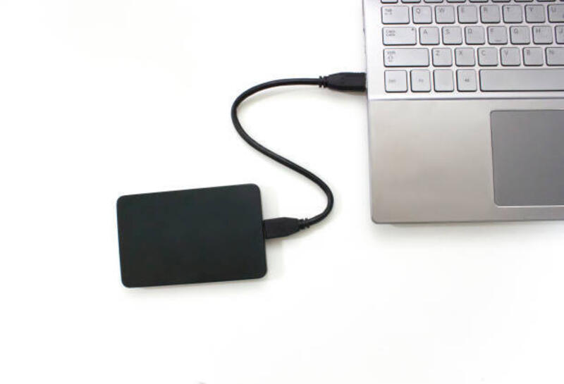 hard-disk-eksternal-dan-komputer-laptop.jpg (612×417)