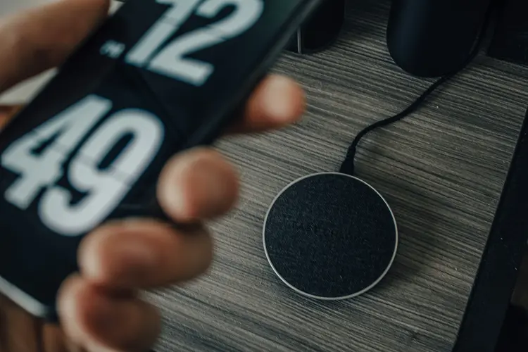 Wireless Charger Bikin Baterai Cepat Rusak? Fakta dan Mitos Overheating Saat Charge
