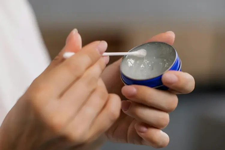 Stop Korek Telinga! Ini 7 Fungsi Lain Cotton Bud yang Bikin Hidup Lebih Praktis