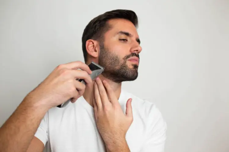 5 Tips Cukur Kumis dan Jenggot Nggak Ribet, Coba Pakai Alat Elektrik