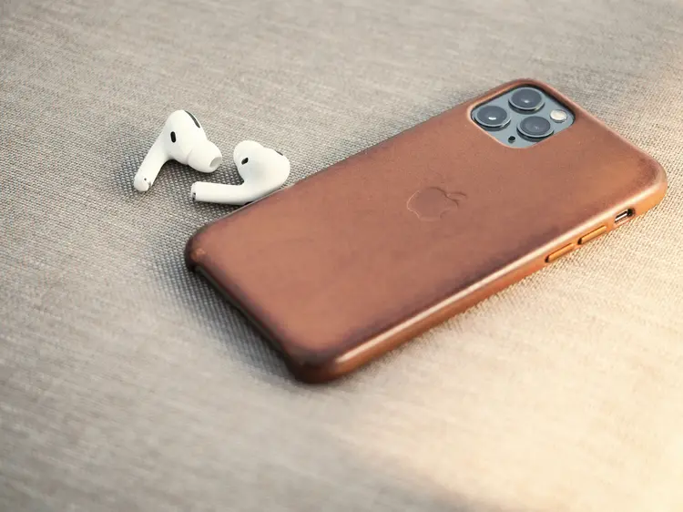 Earphone TWS Bau? Alat Sederhana Ini Bikin Bersih Seperti Baru!