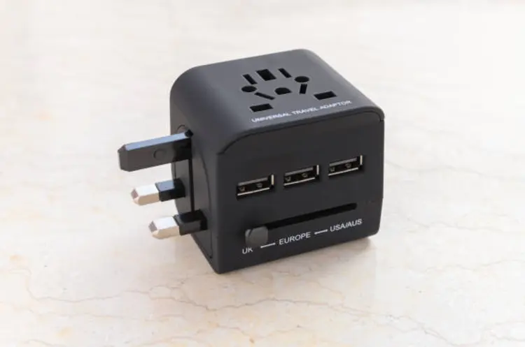 Kenapa Travel Adaptor Cepat Rusak? Ini Kebiasaan yang Sering Nggak Disadari