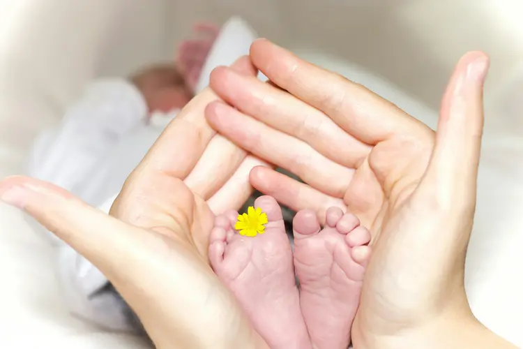 Popok Bayi Baru Lahir Cepat Penuh? Begini Aturan Gantinya