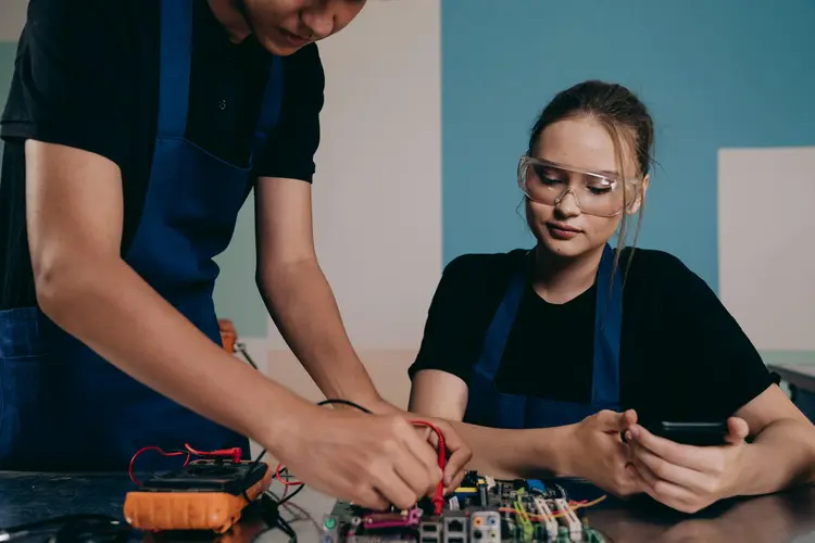 Bukan Cuma untuk Teknisi! Ini Rahasia Multimeter Digital Bikin Kamu Jadi Jagoan Perbaikan