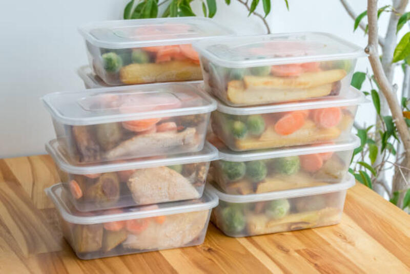 persiapan makan. setumpuk makan malam panggang buatan rumah - meal prep potret stok, foto, & gambar bebas royalti