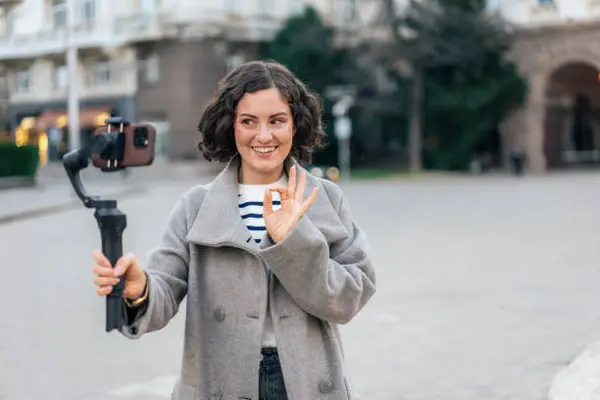 Tips Biar Kamu Tidak Malu Bikin Konten di Tempat Umum