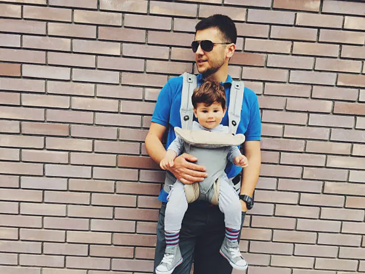 7 Tips Gendong Depan yang Nyaman dan Aman, Gendong Bayi Tanpa Pegal