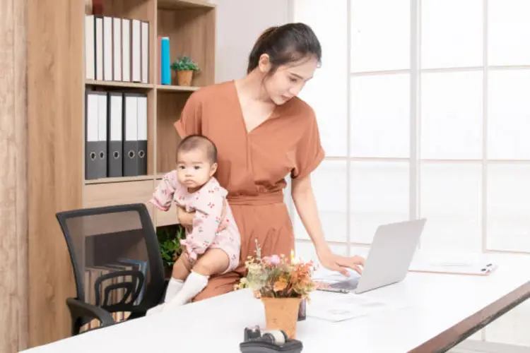 Tips Mengatur Waktu Antara Mengurus Bayi dan Pekerjaan Agar Semuanya Aman Terkendali