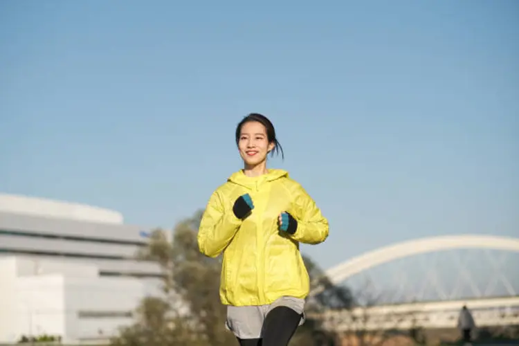 10 Tips Memilih Jaket Olahraga Wanita yang Nyaman dan Stylish