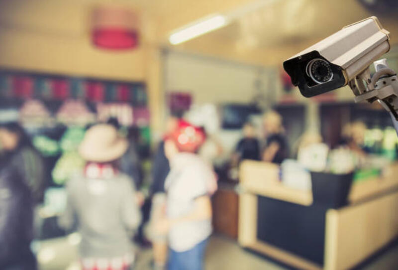 gambar-kamera-keamanan-cctv-pada-latar-belakang-kedai-kopi-kabur.jpg (612×415)