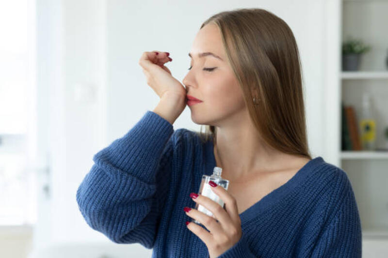 young woman smelling perfume - woman parfume potret stok, foto, &amp; gambar bebas royalti