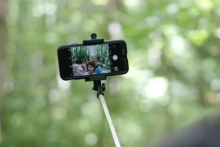 Dulu Dilarang, Kini Diburu! Intip Evolusi dari Selfie Stick!