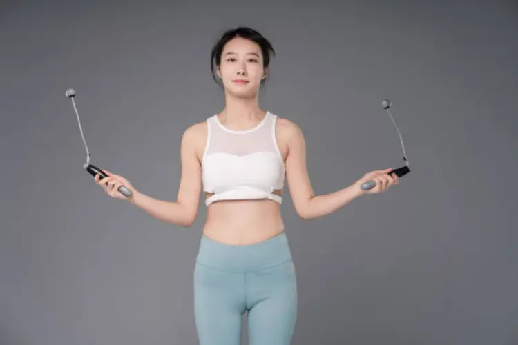 Mau Latihan Efektif? Wajib Cek Detak Jantung saat Skipping!