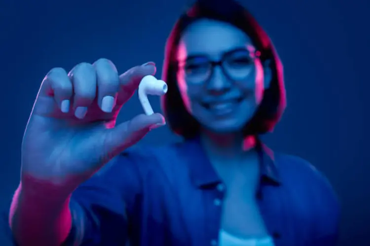 Tips Membersihkan Earphone TWS yang Aman dan Praktis