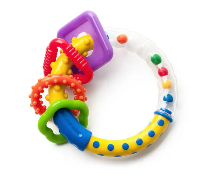 Kenapa Mainan Rattle Jadi Mainan Pertama Bayi yang Penting?