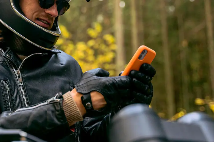 Waspadai Tangan Hitam Setelah Riding? Ini 6 Tips Ampuh Agar Tetap Cerah!