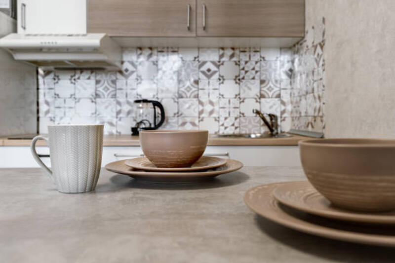design-of-modern-beige-kitchen-brown-dishes-on-kitchen-table-plates-of-different-sizes-and.jpg (612×408)