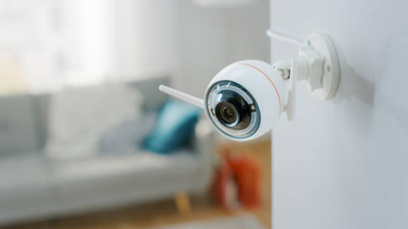gambar-objek-close-up-dari-kamera-pengintai-wi-fi-modern-dengan-dua-antena-di-dinding-putih-di.jpg (612×344)