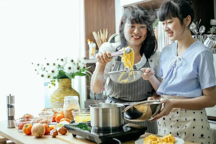 Kompor Listrik atau Kompor Gas? Pilih yang Paling Efisien