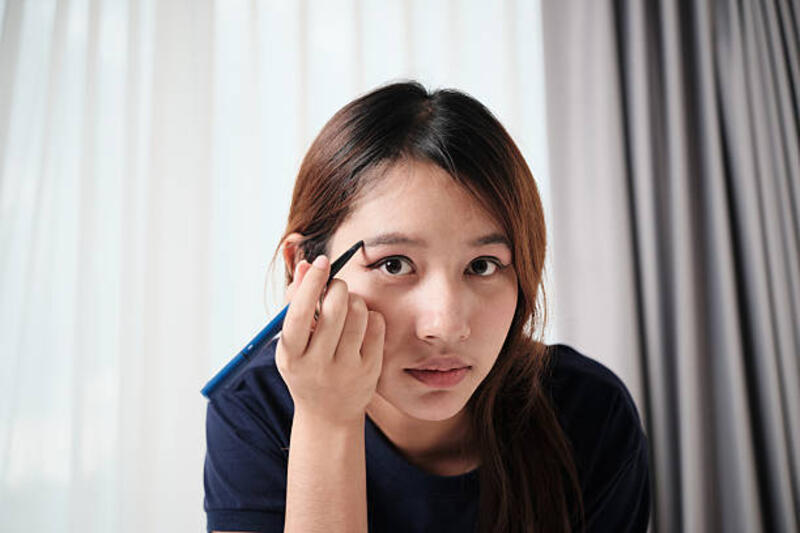 one asian teenage girl self makeup, eyebrow shaping in morning at bedroom. - pensil alis potret stok, foto, &amp; gambar bebas royalti